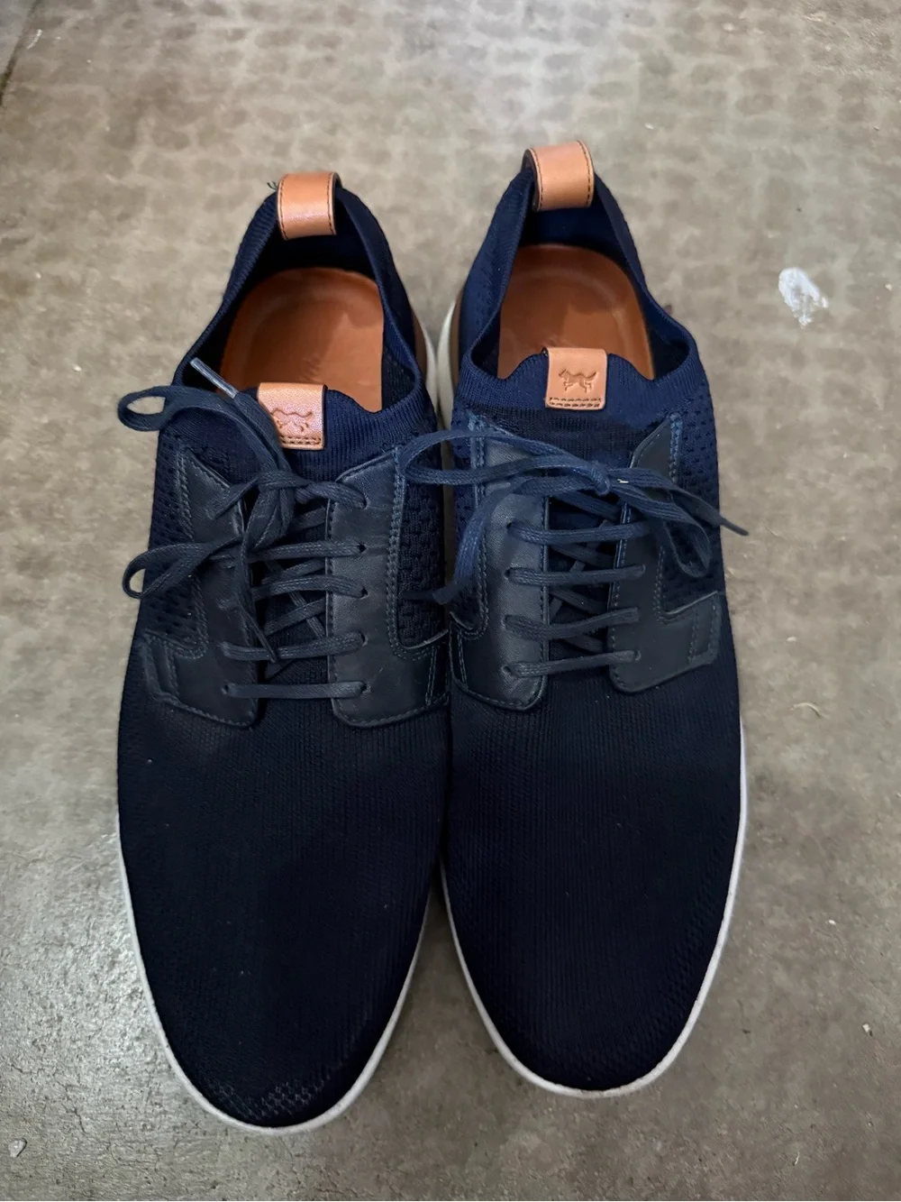 Like new! Men’s Wolf & Shepherd Navy Knit Lace-Up Sneakers size 11